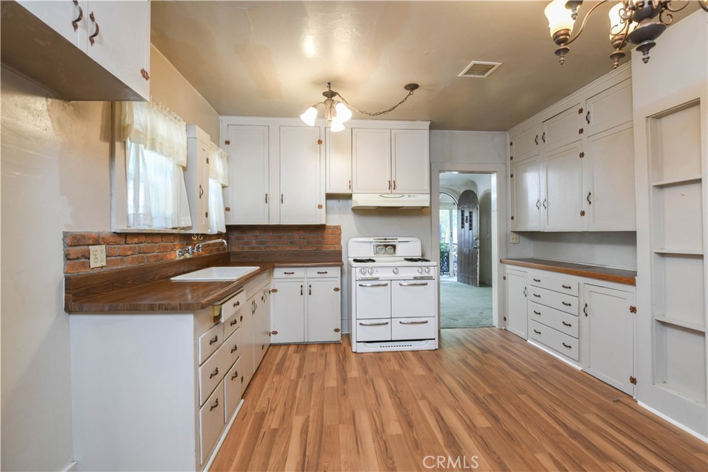 3045 Cedar Street Riverside, CA 92501 - Photo 6 of 21