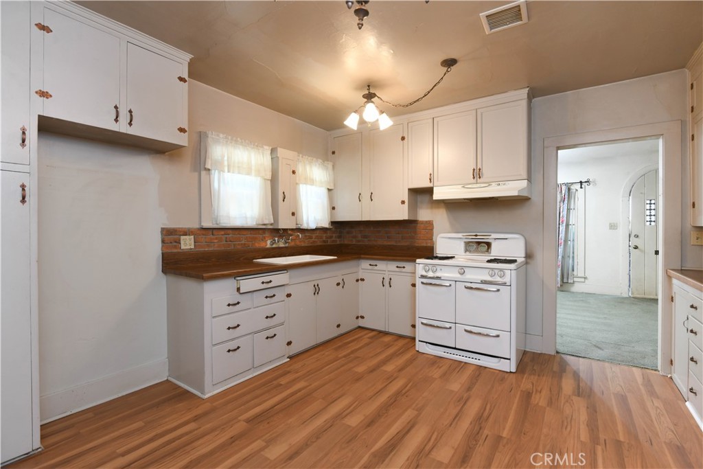 3045 Cedar Street Riverside, CA 92501 - Photo 7 of 21