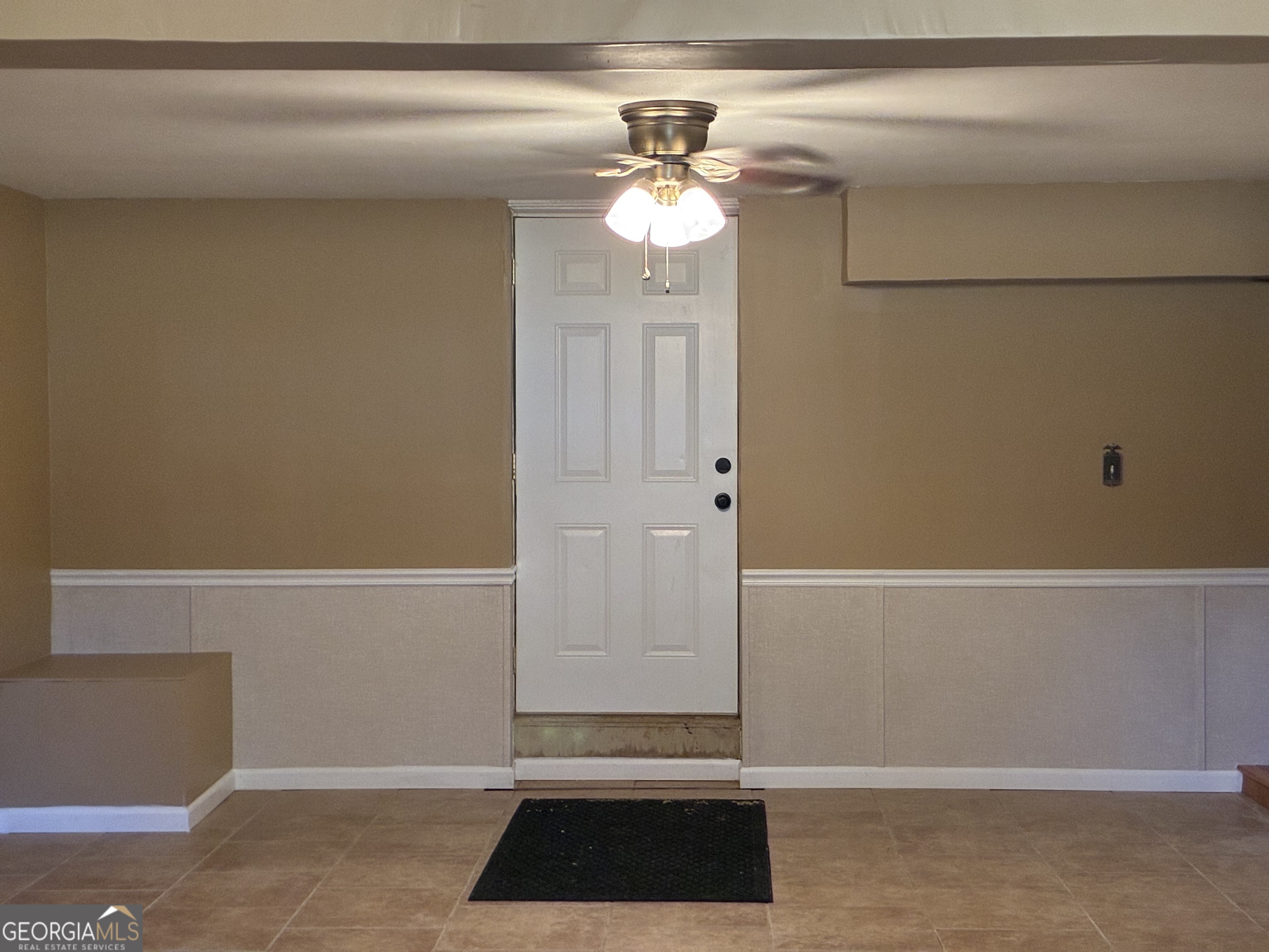 3491 Sandy Circle Macon, GA 31216 - Photo 24 of 49 a view of a hallway with window