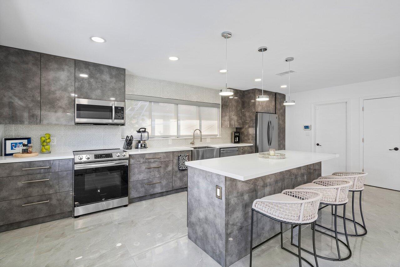 250 Southwest 9th Avenue Boca Raton, FL 33486 - Photo 20 of 43 017-250Southwest9thAvenue-BocaRaton-FL-3