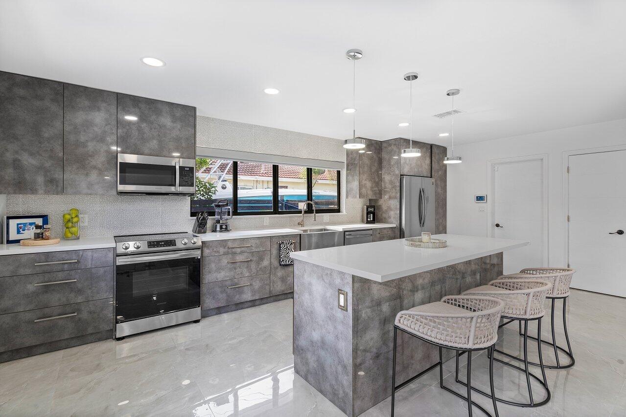 250 Southwest 9th Avenue Boca Raton, FL 33486 - Photo 21 of 43 018-250Southwest9thAvenue-BocaRaton-FL-3