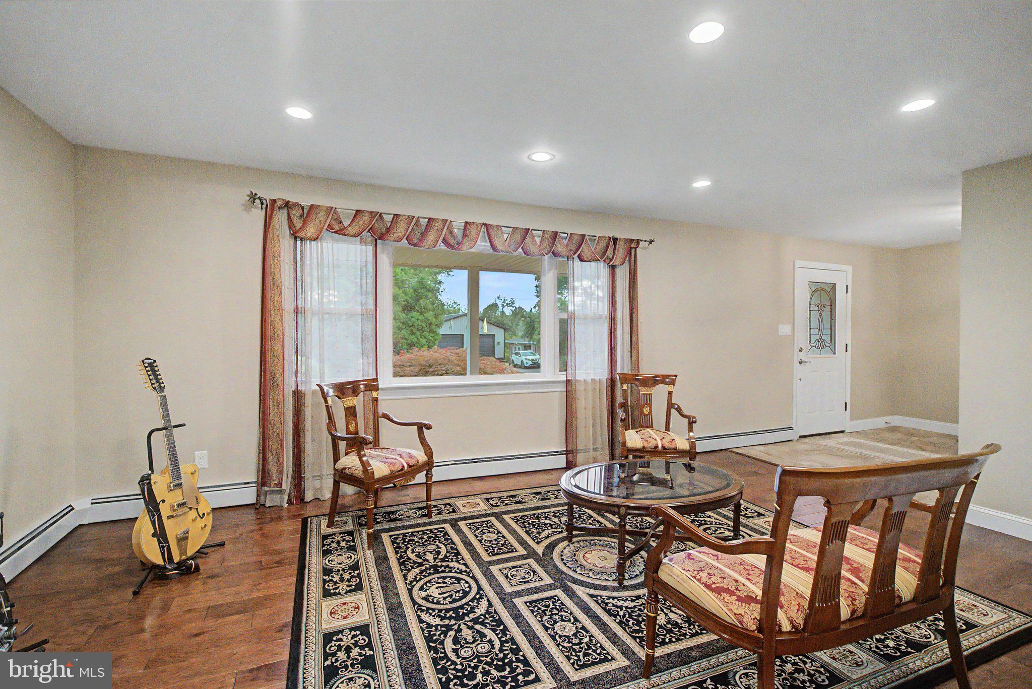 61 Eagle Road Chalfont, PA 18914 - Photo 6 of 34 Gallery Image 6