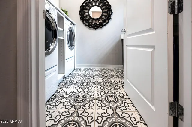 a dinning table and chairs in the patio