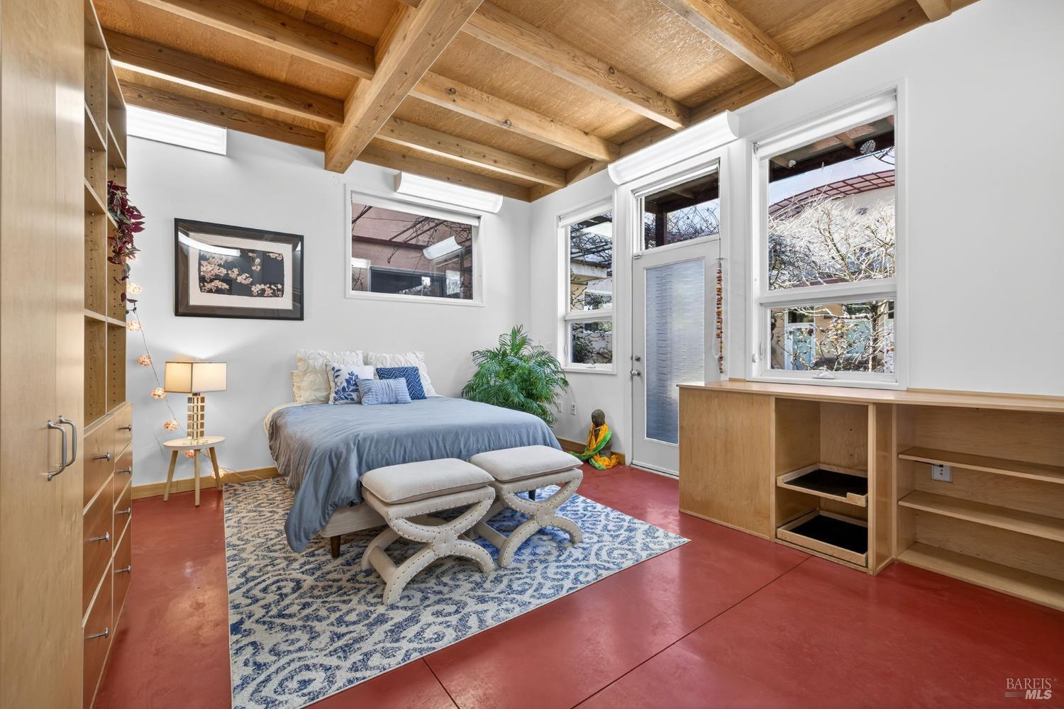 471 Florence Avenue Sebastopol, CA 95472 - Photo 6 of 71 The separate entrance makes this space ideal for having guests or renters.