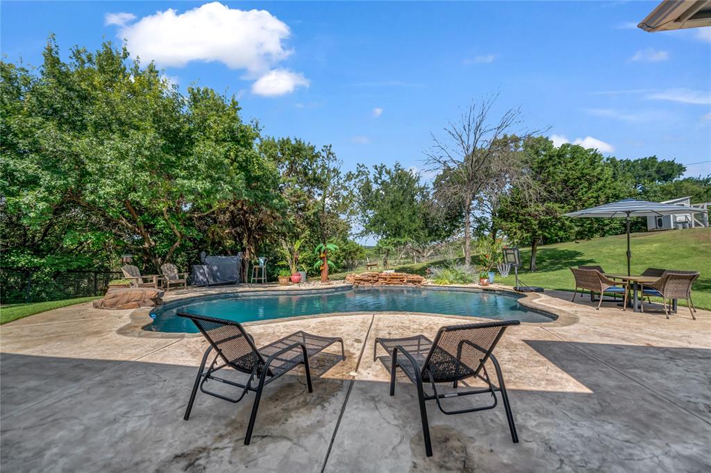 177 Horizon Circle Azle, TX 76020 - Photo 14 of 40