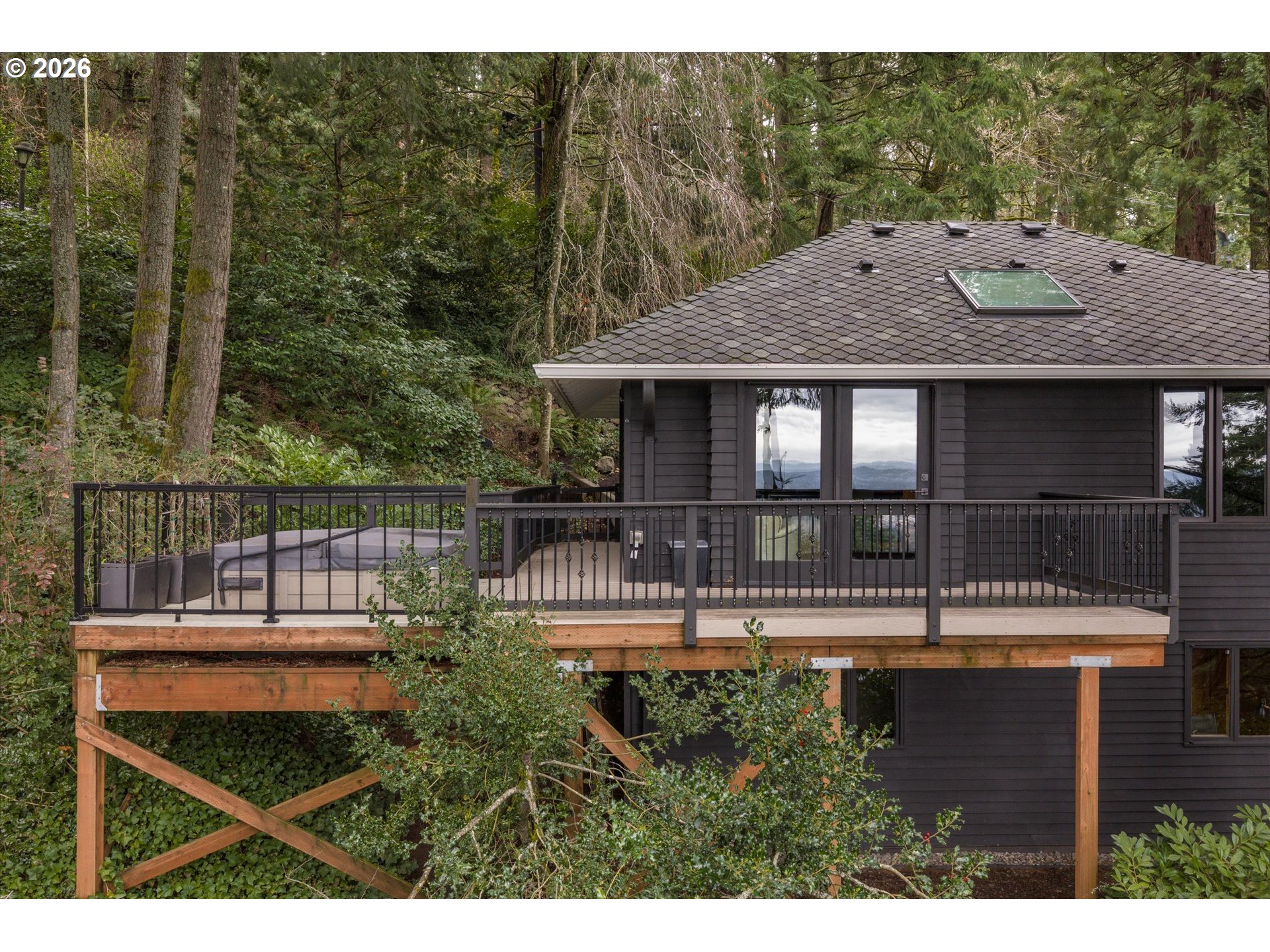 3340 Southwest Fairmount Boulevard Portland, OR 97239 - Photo 32 of 39 Hot Tub