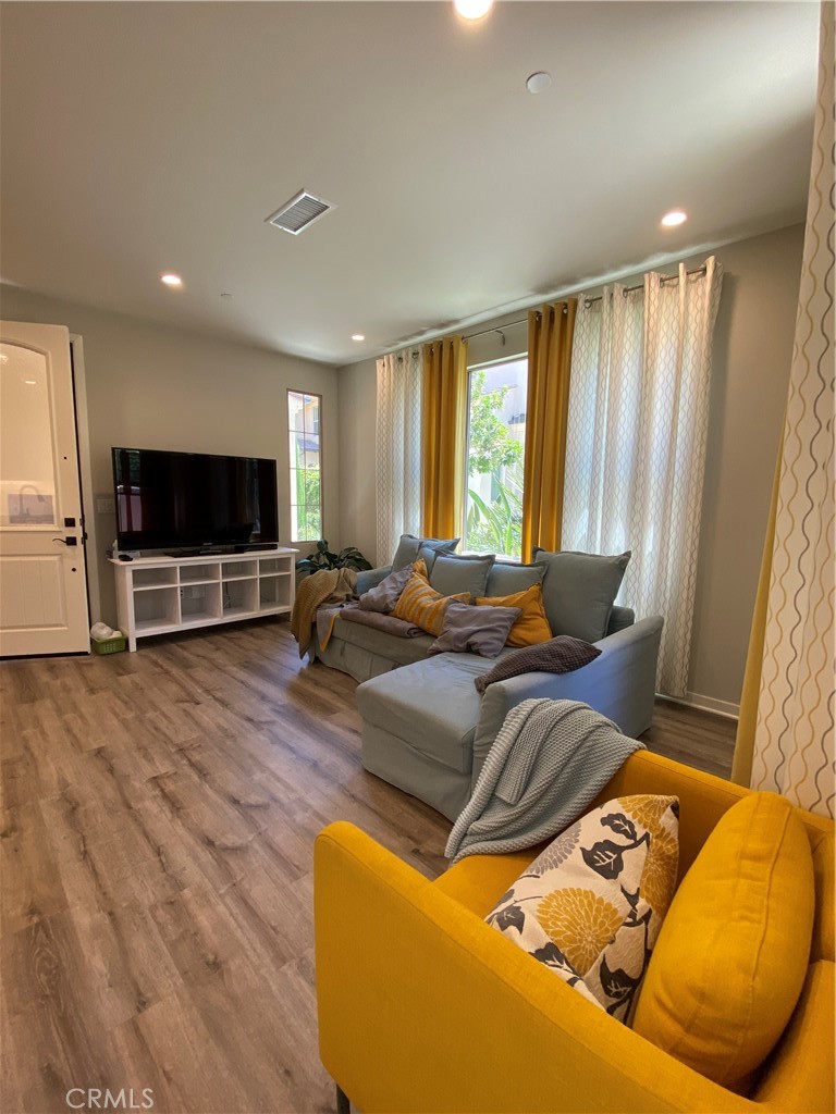 141 Milky Irvine, CA 92618 - Photo 3 of 24