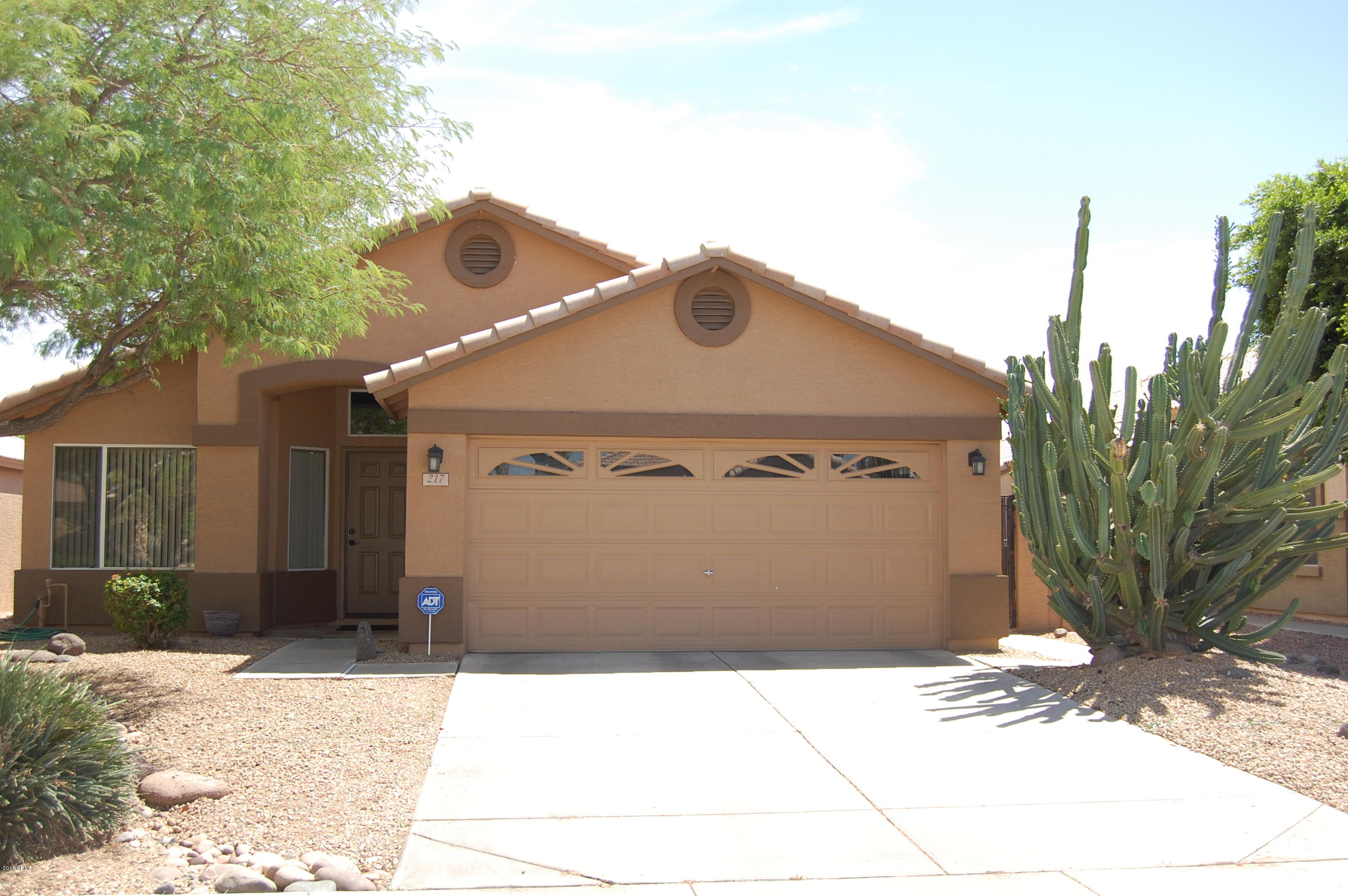 217 West Del Rio Street Gilbert, AZ 85233 - Photo 2 of 43 DSC_1220