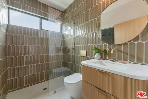 $4,995,000 | 1706 Abbot Kinney Boulevard, Venice, CA 90291