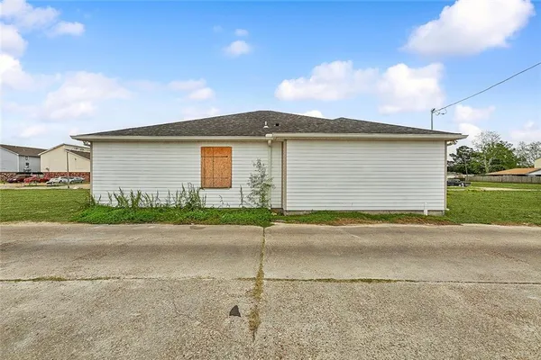 $330,795 | 1164-66 Tallow Tree Lane, Harvey, LA 70058