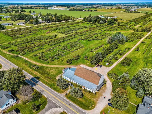 $1,250,000 | 253 County Highway, Kaukauna, WI 54130