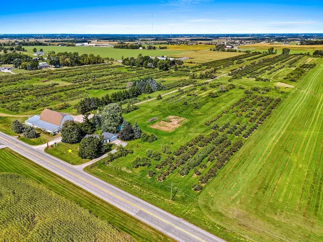 $1,250,000 | 253 County Highway, Kaukauna, WI 54130