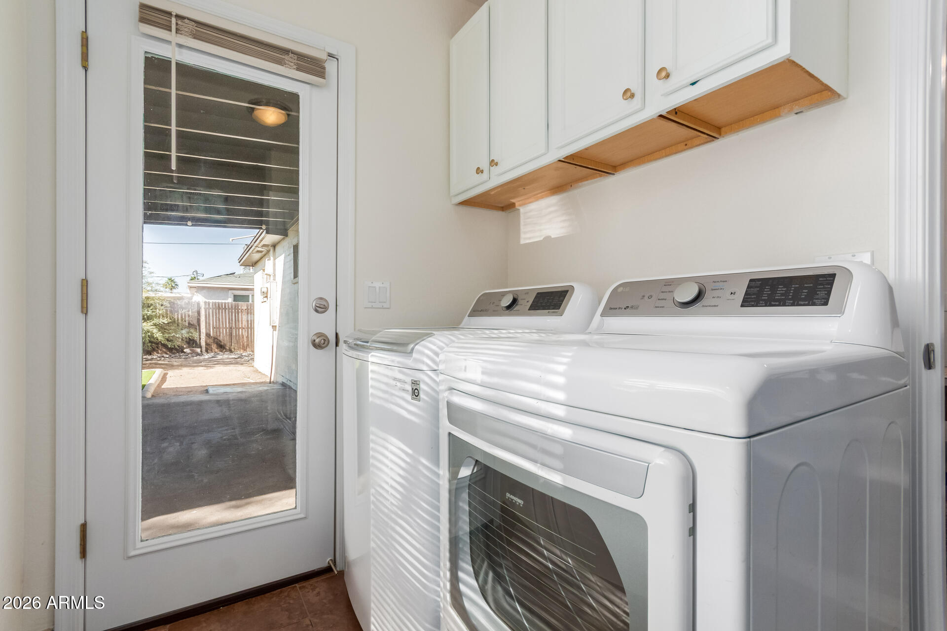 2715 West Royal Palm Road Phoenix, AZ 85051 - Photo 26 of 32 a utility room with dryer and washer