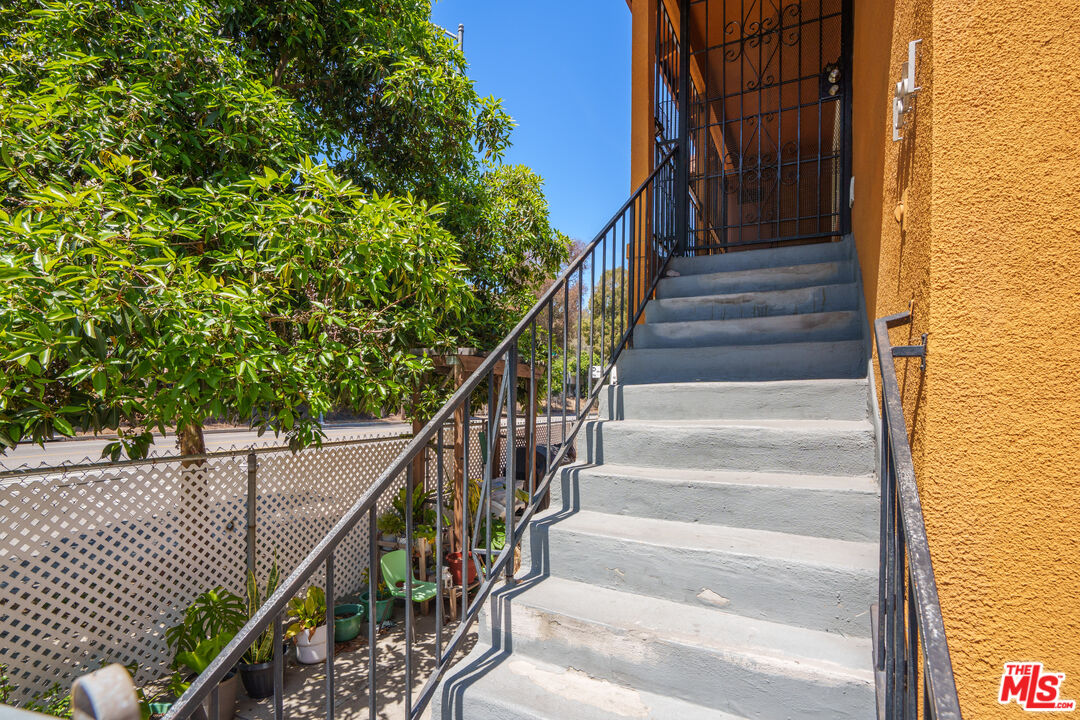 1361 Riverside Drive Los Angeles, CA 90031 - Photo 4 of 14