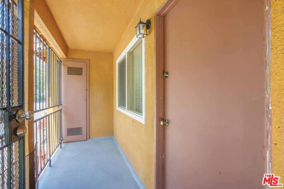 1361 Riverside Drive Los Angeles, CA 90031 - Photo 5 of 14