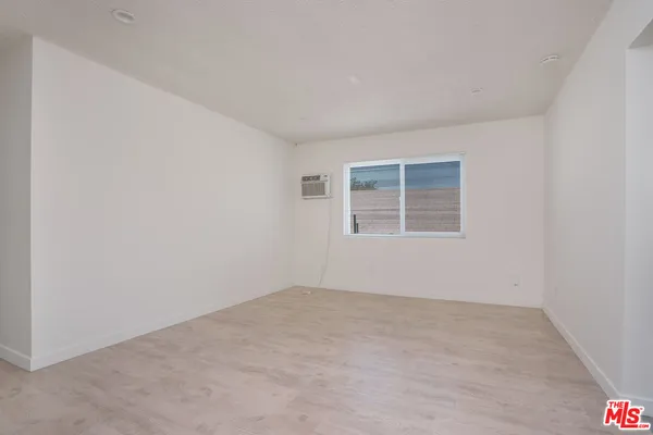 $2,295 | 1361 Riverside Drive, Los Angeles, CA 90031