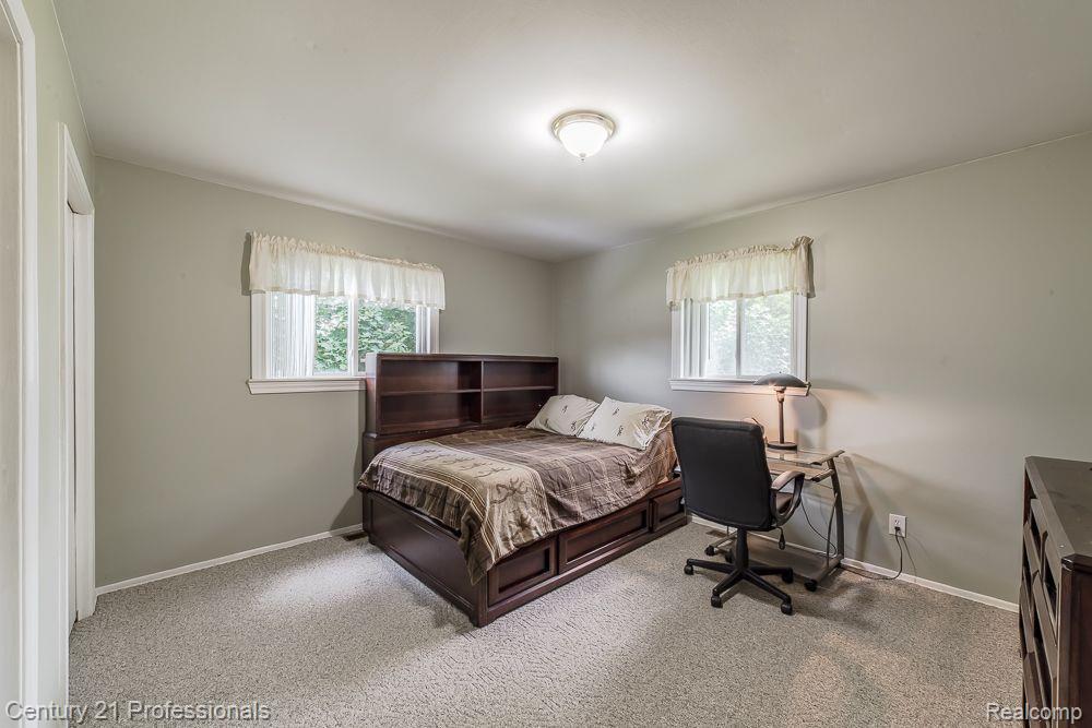 8119 Fenton Road Grand Blanc, MI 48439 - Photo 15 of 33