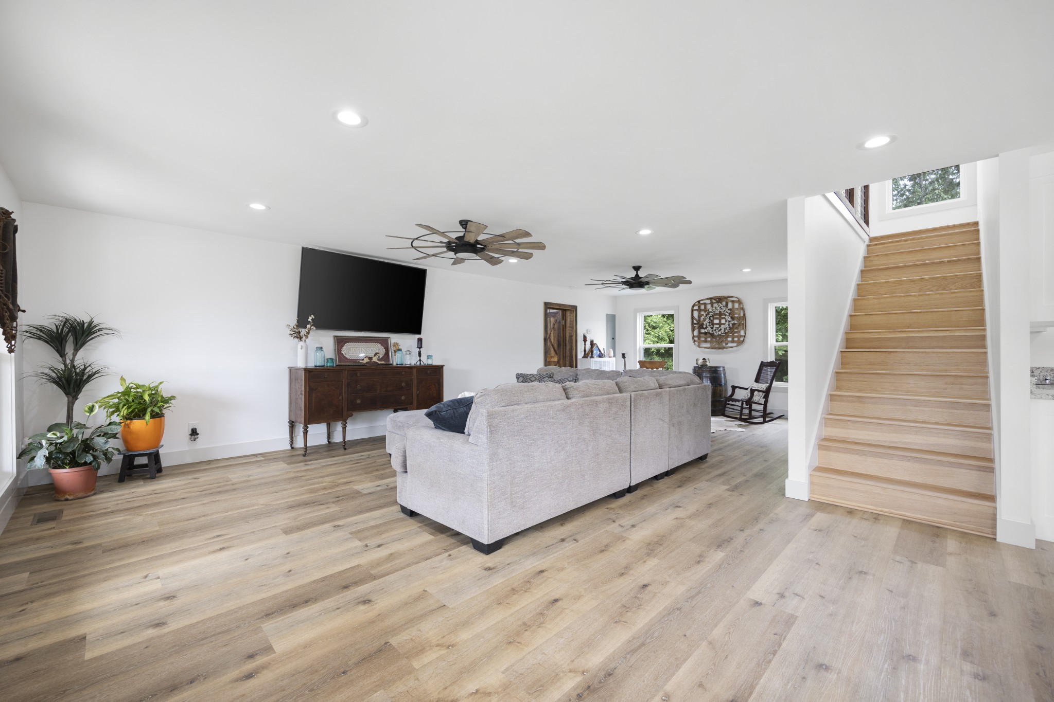 1075 Linville Road Lawrenceburg, TN 38464 - Photo 16 of 52 Living space with abundance of natural light.