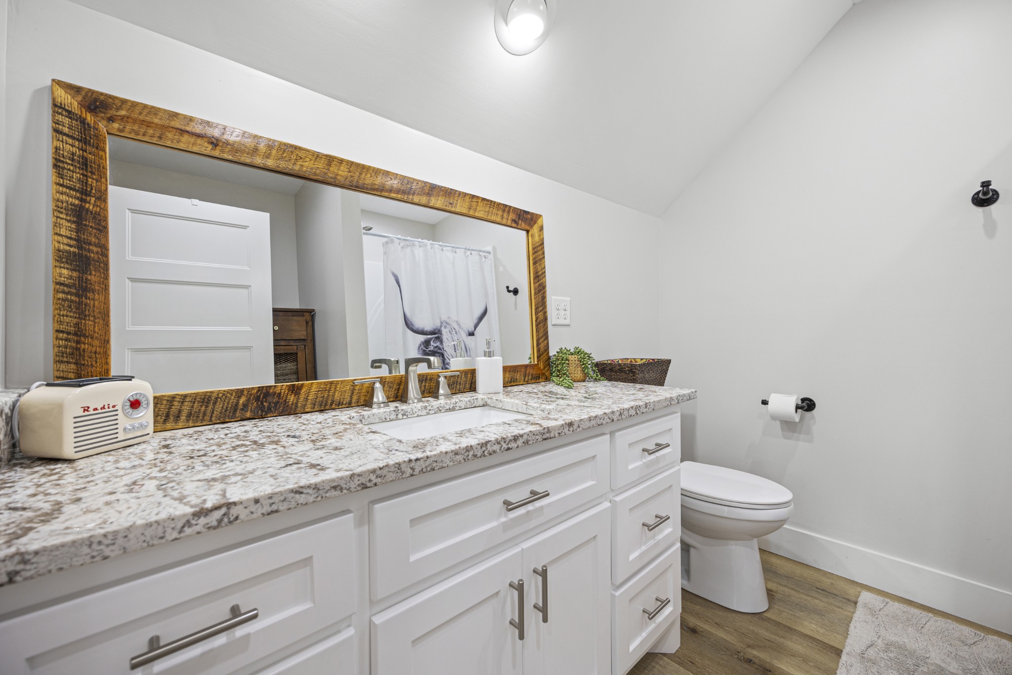 1075 Linville Road Lawrenceburg, TN 38464 - Photo 24 of 52 Spacious Full bathroom on top floor.