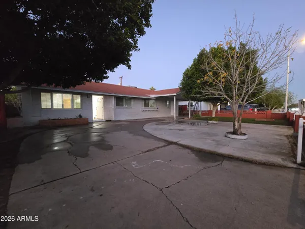 a view of outdoor space yard and porch