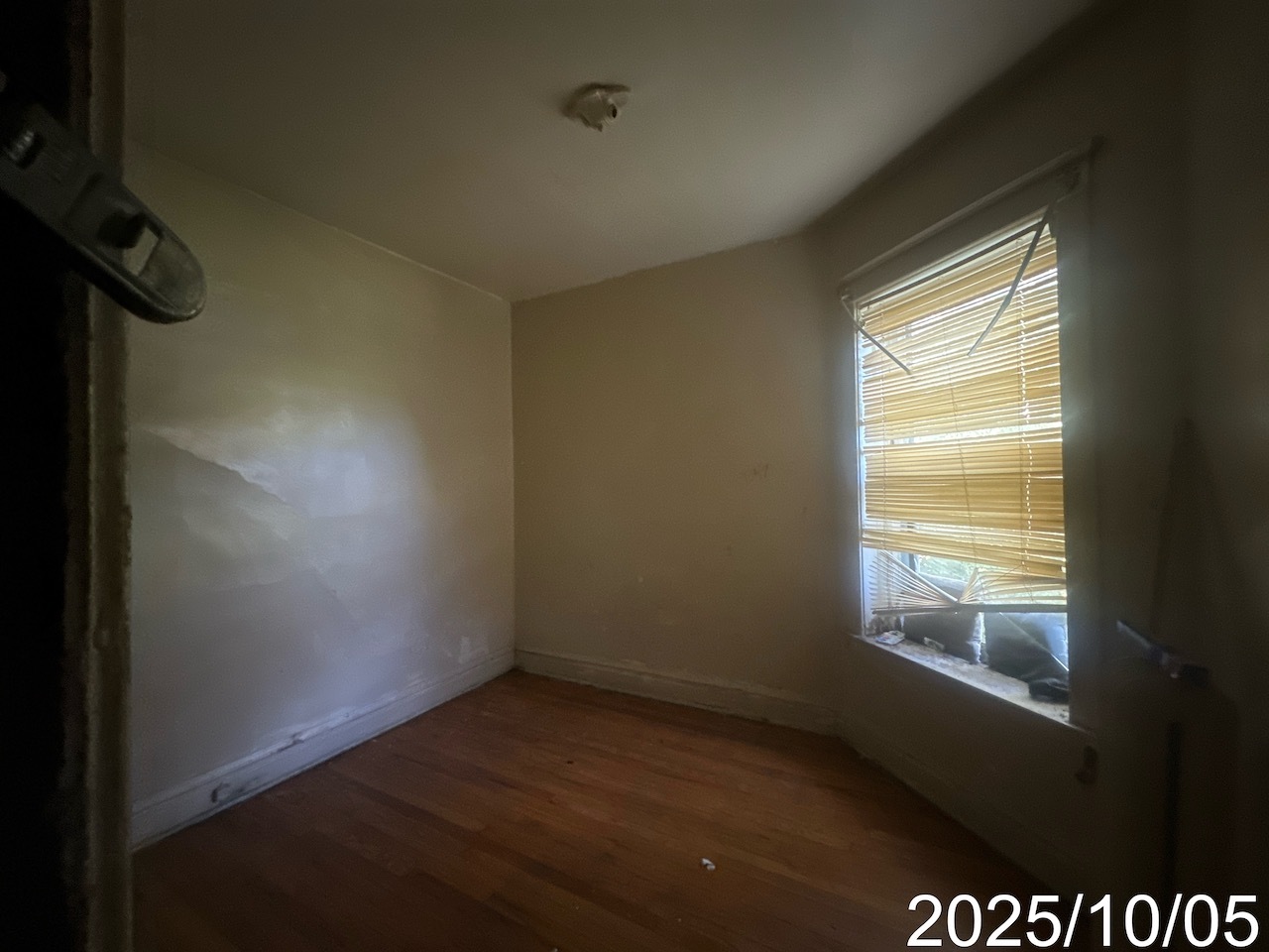 7435 South Wentworth Avenue Chicago, IL 60621 - Photo 11 of 18 a view of an empty room and window