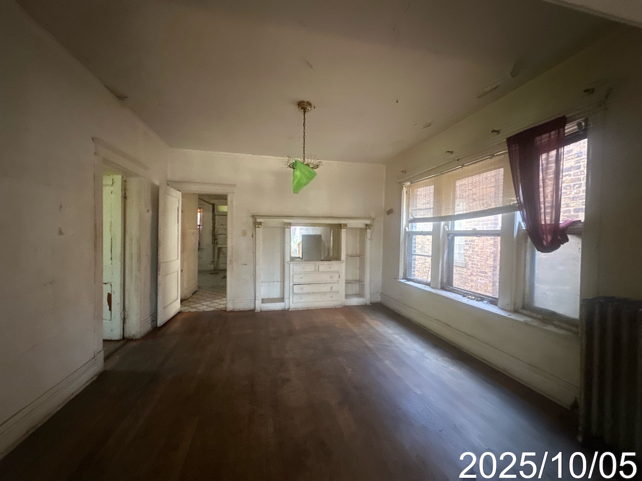 7435 South Wentworth Avenue Chicago, IL 60621 - Photo 14 of 18 a view of an empty room with a window