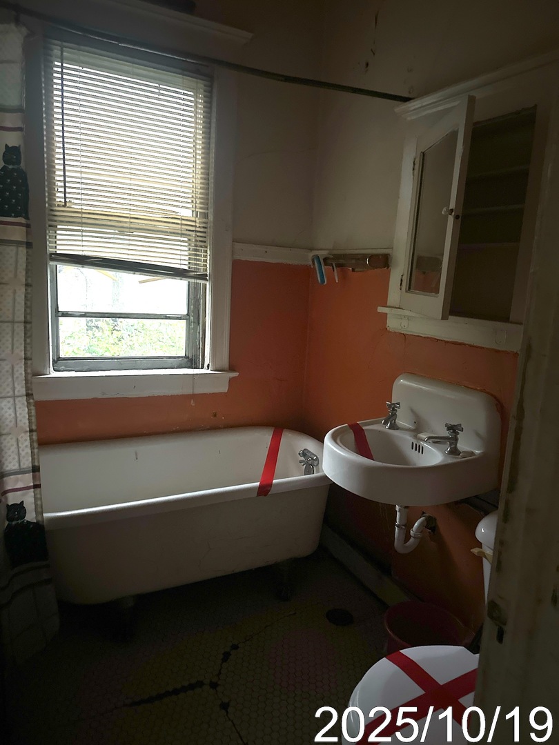 7435 South Wentworth Avenue Chicago, IL 60621 - Photo 7 of 18 a reading room with furniture and a window