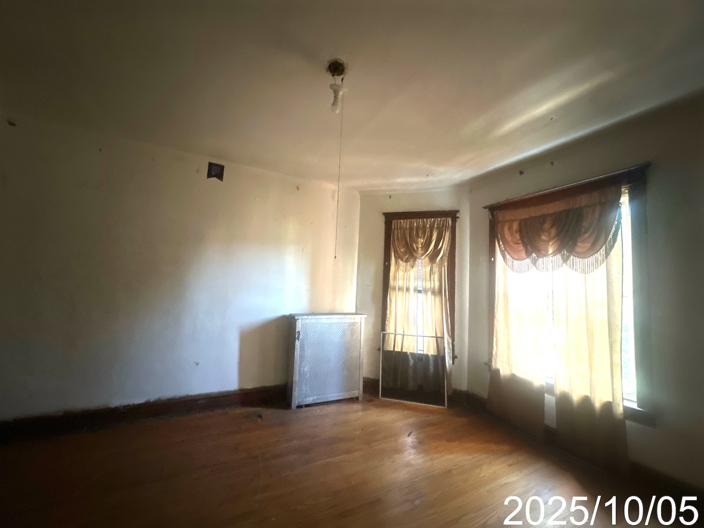 7435 South Wentworth Avenue Chicago, IL 60621 - Photo 9 of 18 a view of an empty room with a window