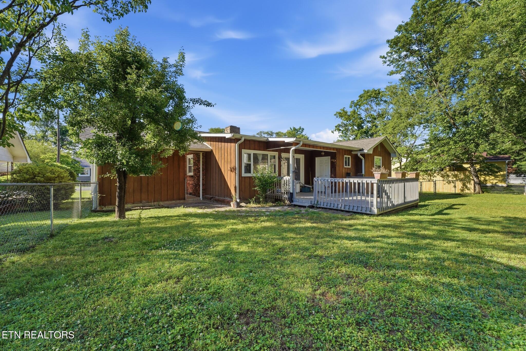 106 Pallas Road Oak Ridge, TN 37830 - Photo 6 of 18 07_106_Pallas_Road-Exterior-2856