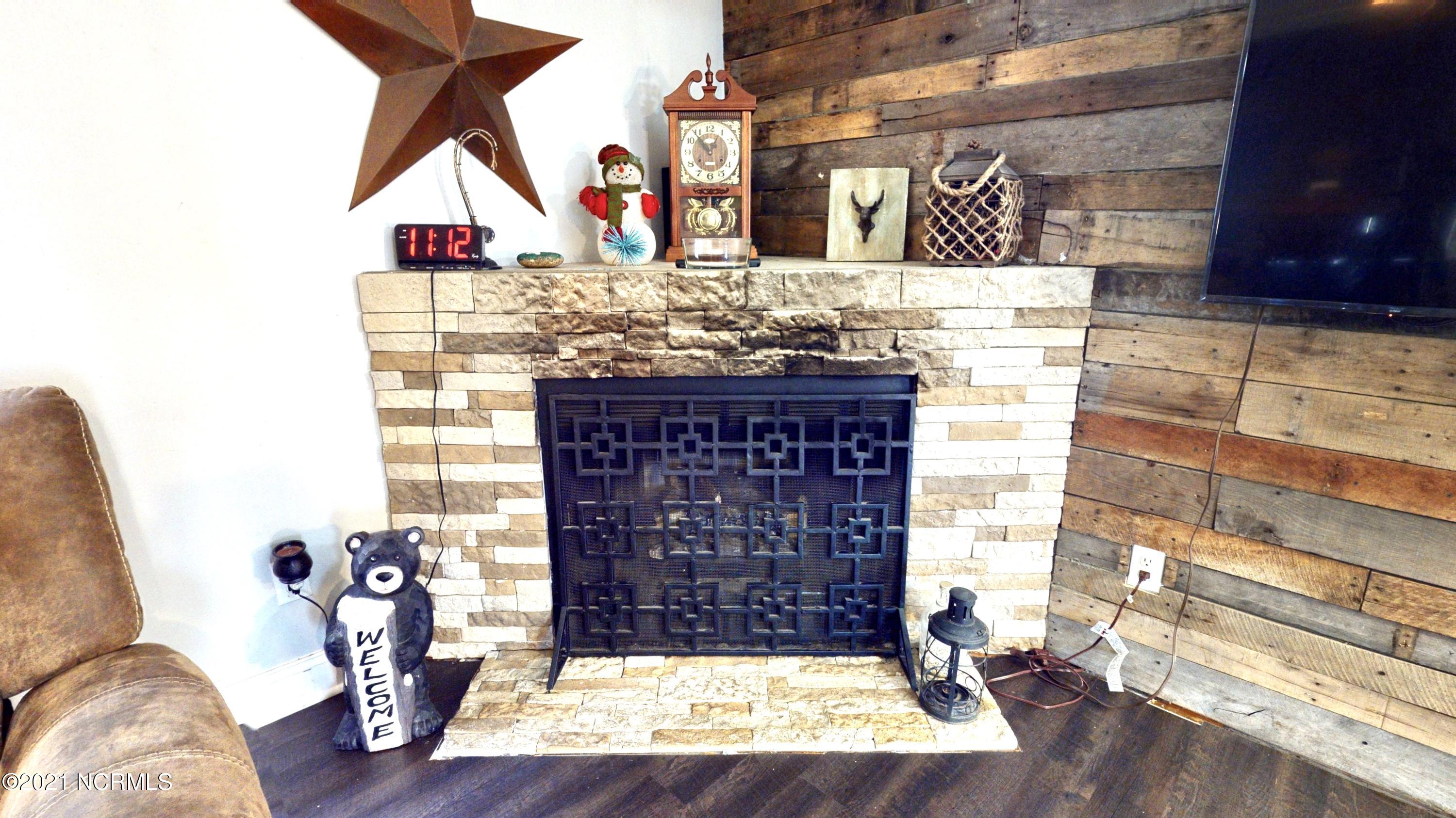 5693 County Line Road New Bern, NC 28562 - Photo 7 of 35 Fireplace