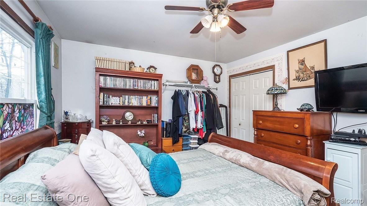 4110 Mapleleaf Road Waterford, MI 48328 - Photo 17 of 33 029219024323_24.jpg