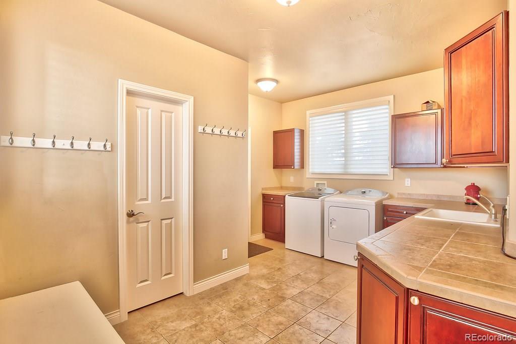 954 Rutherford Way Highlands Ranch, CO 80126 - Photo 12 of 35 Gallery Image 12