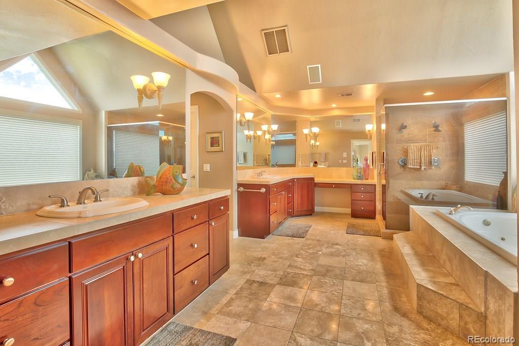 954 Rutherford Way Highlands Ranch, CO 80126 - Photo 21 of 35 Gallery Image 21