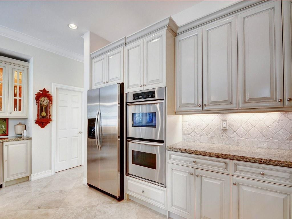 113 Northeast 21st Street Wilton Manors, FL 33305 - Photo 11 of 37 Kitchen