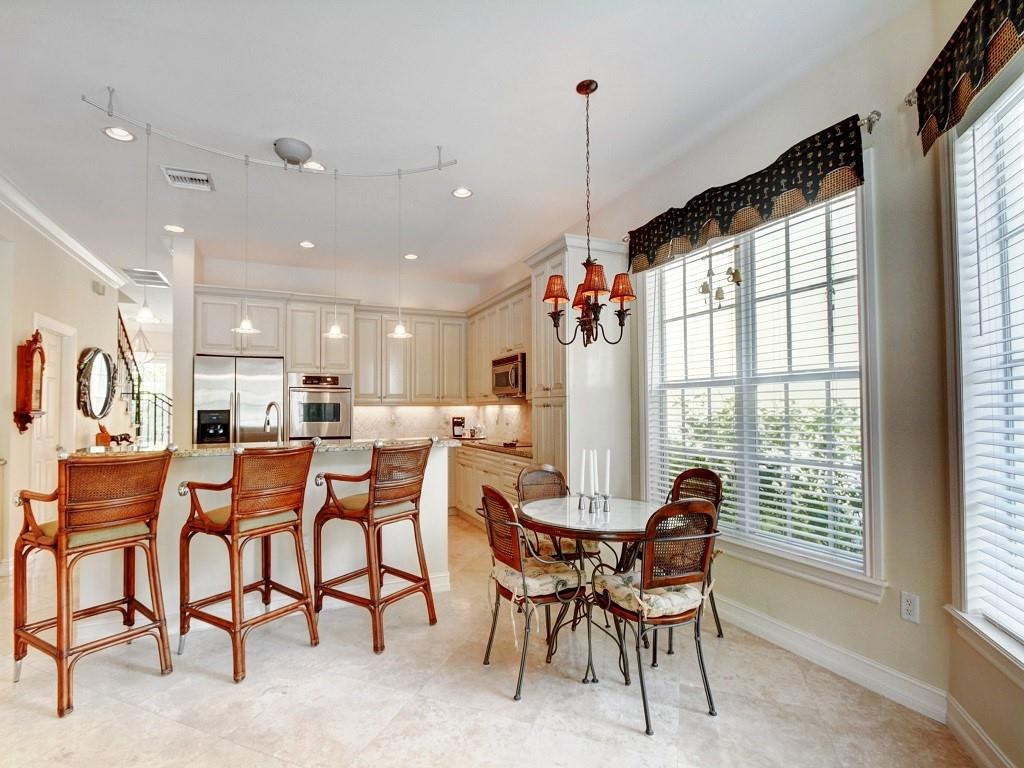 113 Northeast 21st Street Wilton Manors, FL 33305 - Photo 13 of 37 Kitchen & breakfast area