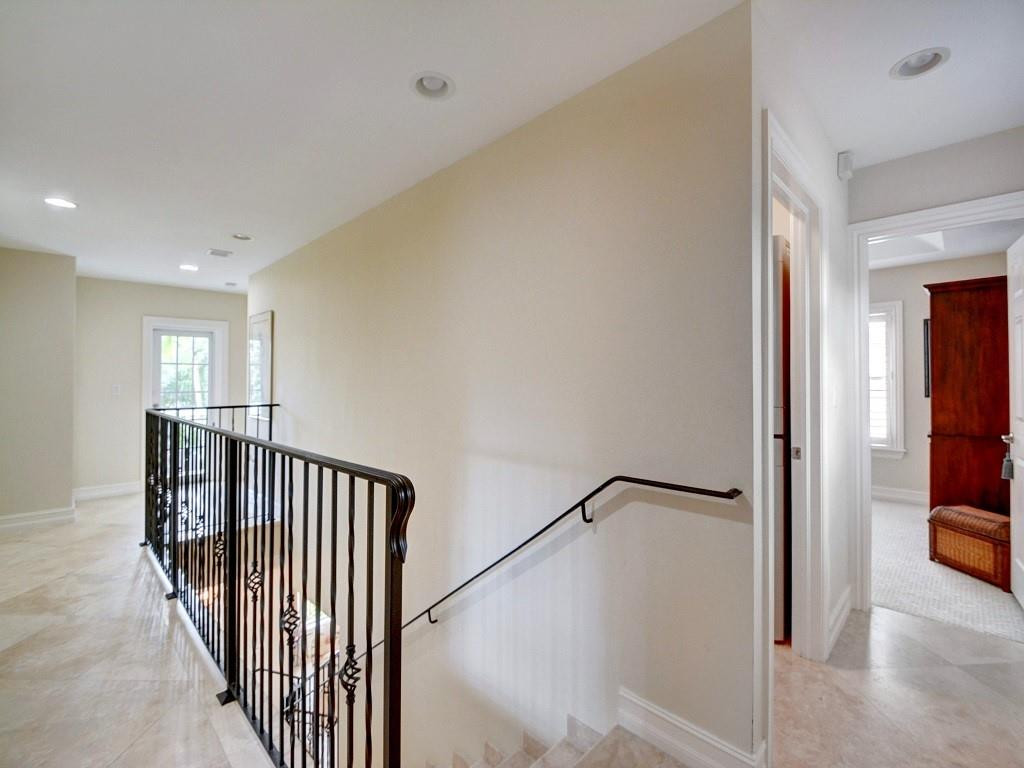 113 Northeast 21st Street Wilton Manors, FL 33305 - Photo 30 of 37 Upstairs foyer