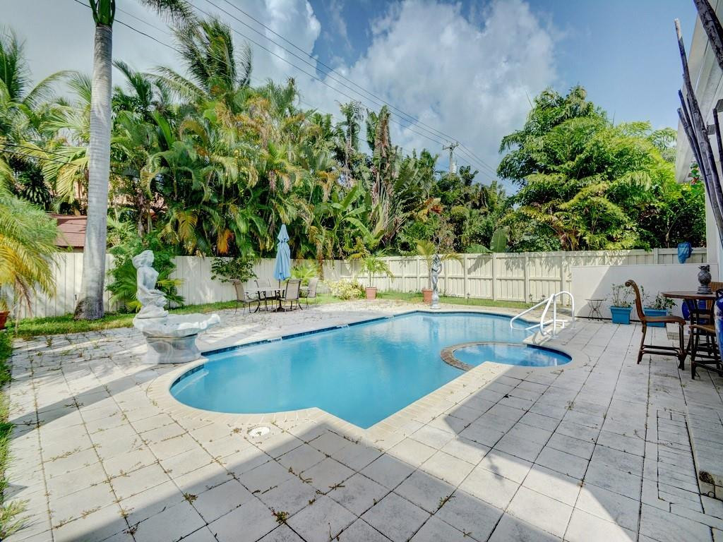 113 Northeast 21st Street Wilton Manors, FL 33305 - Photo 34 of 37 Pool
