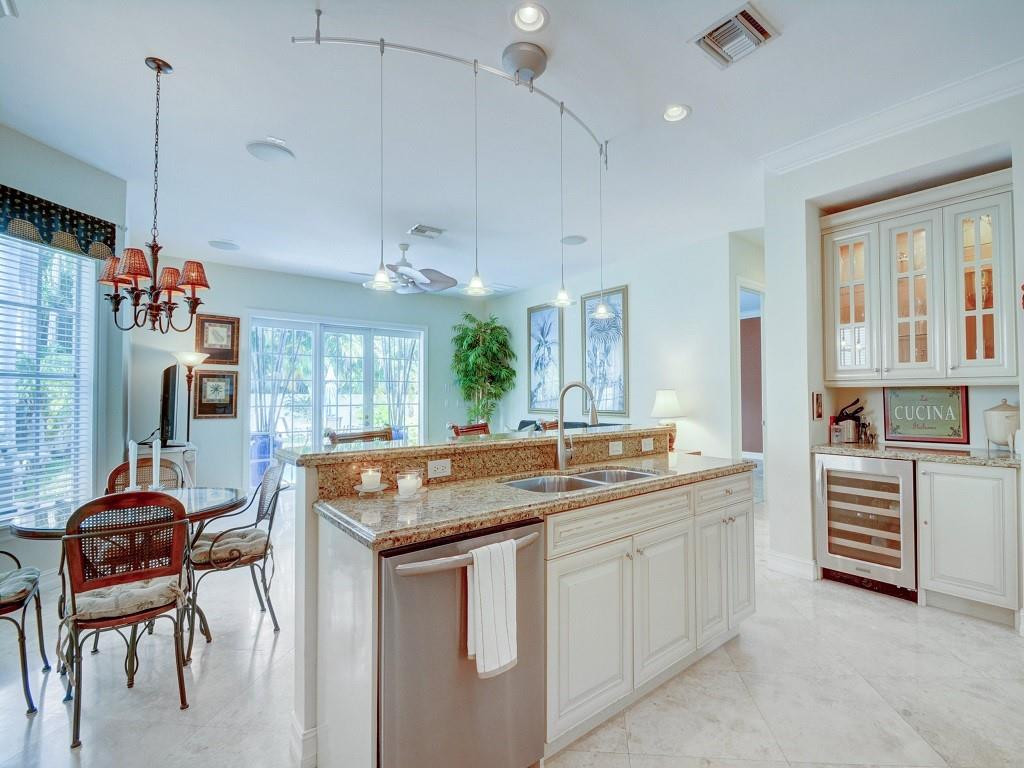 Eat-in kitchen