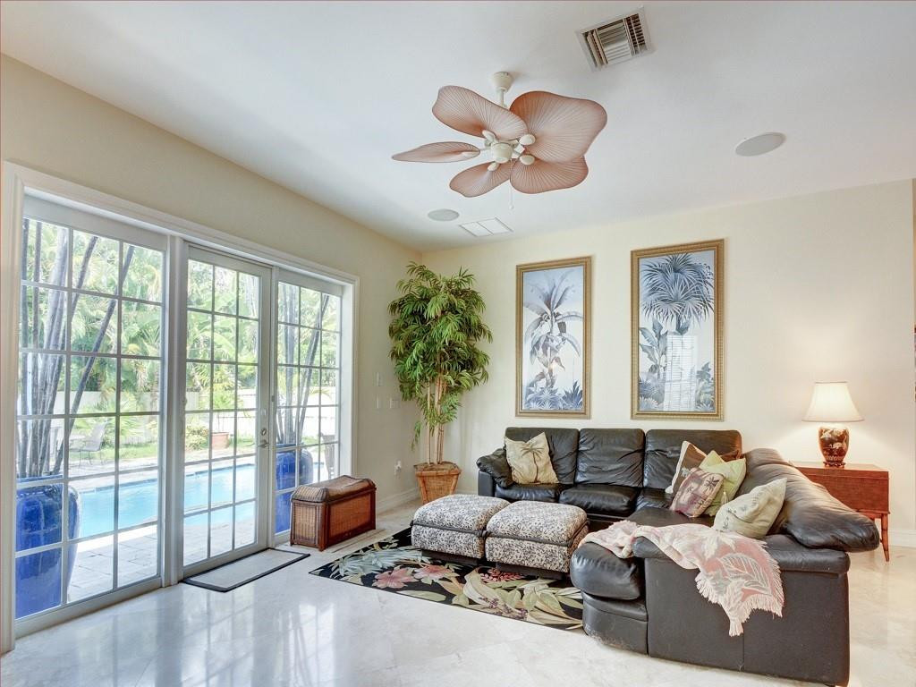 113 Northeast 21st Street Wilton Manors, FL 33305 - Photo 8 of 37 Family room