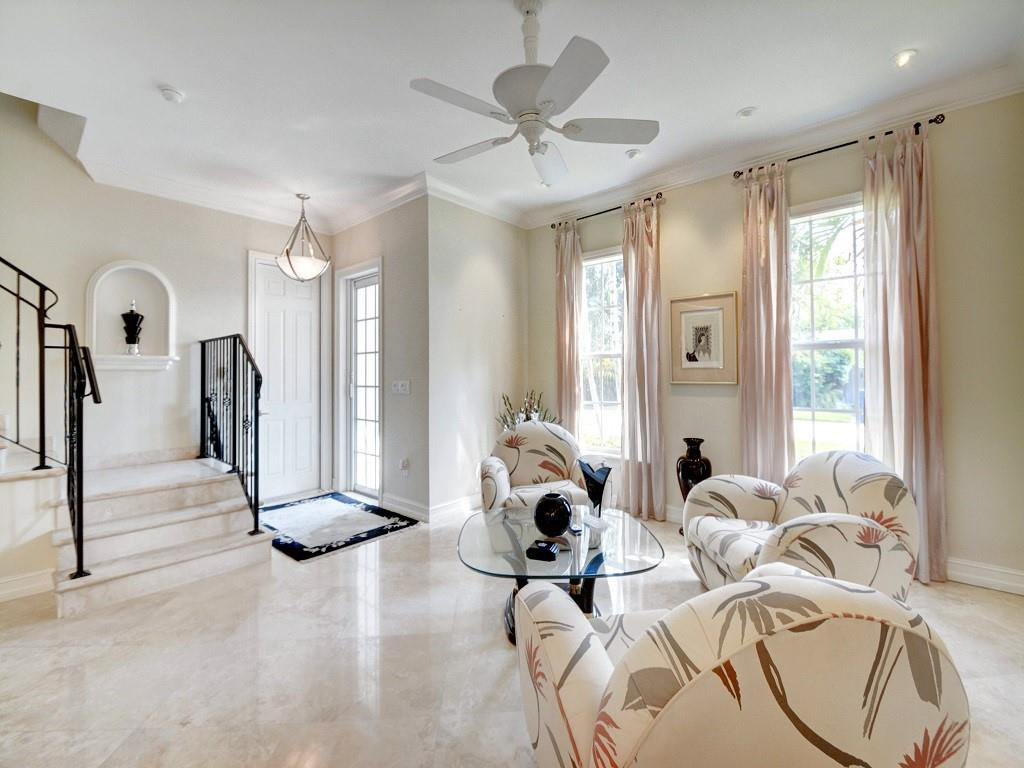 113 Northeast 21st Street Wilton Manors, FL 33305 - Photo 9 of 37 Living room & entrance