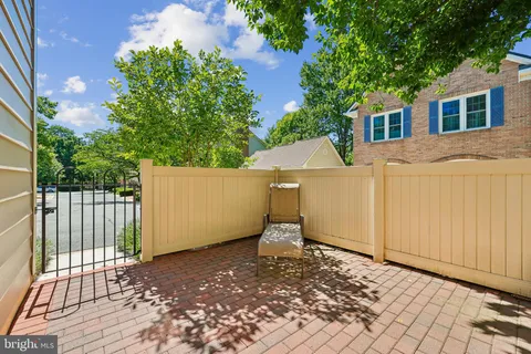 $750,000 | 5823 Linden Square Court, Unit 52, Rockville, MD 20852