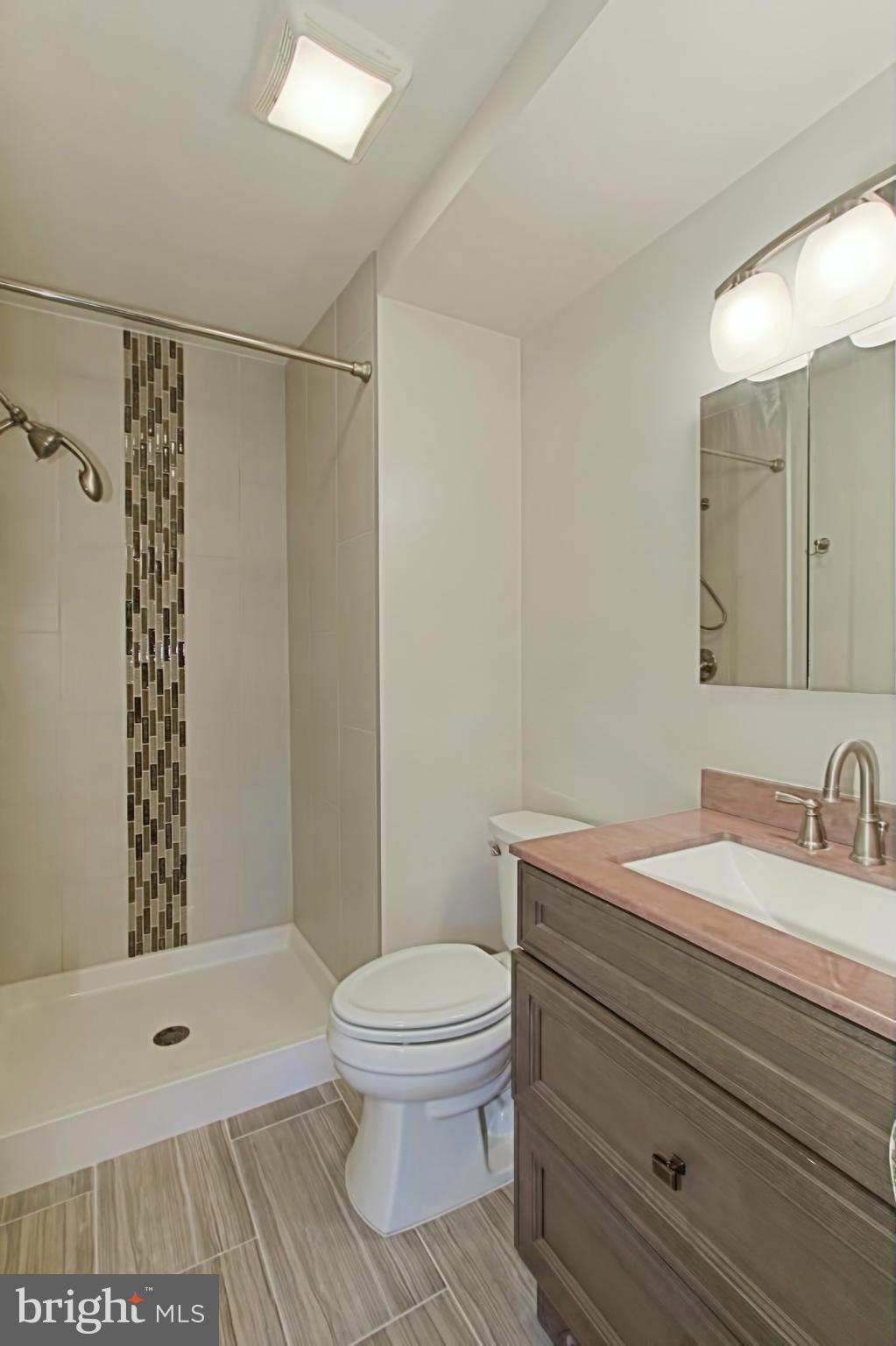 6207 Tyner Street Springfield, VA 22152 - Photo 17 of 30 Bath