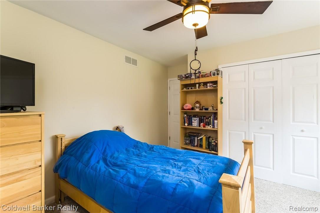 1279 Porter Road White Lake, MI 48383 - Photo 12 of 30 014-Bedroom-4794087-medium.jpg