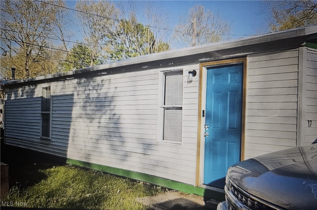 2305 East Waterloo Road, Unit 17 Akron, OH 44312 - Photo 23 of 23 Side view of front entrance