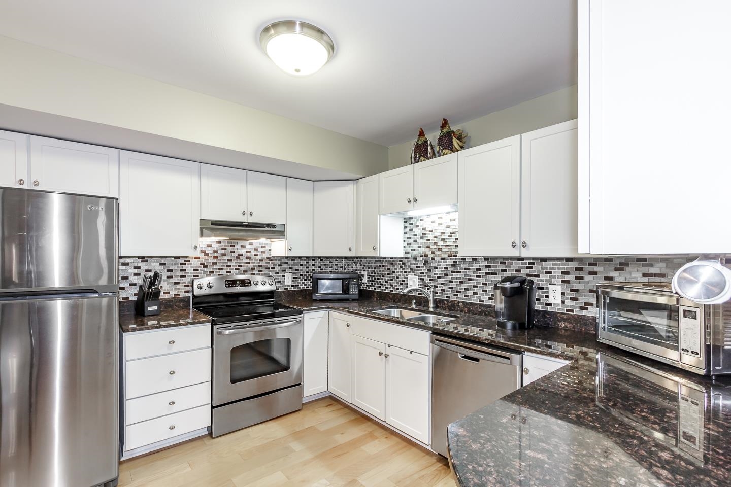 5 Tsienneto Road, Unit 210 Derry, NH 03038 - Photo 1 of 33 Gallery Image 1