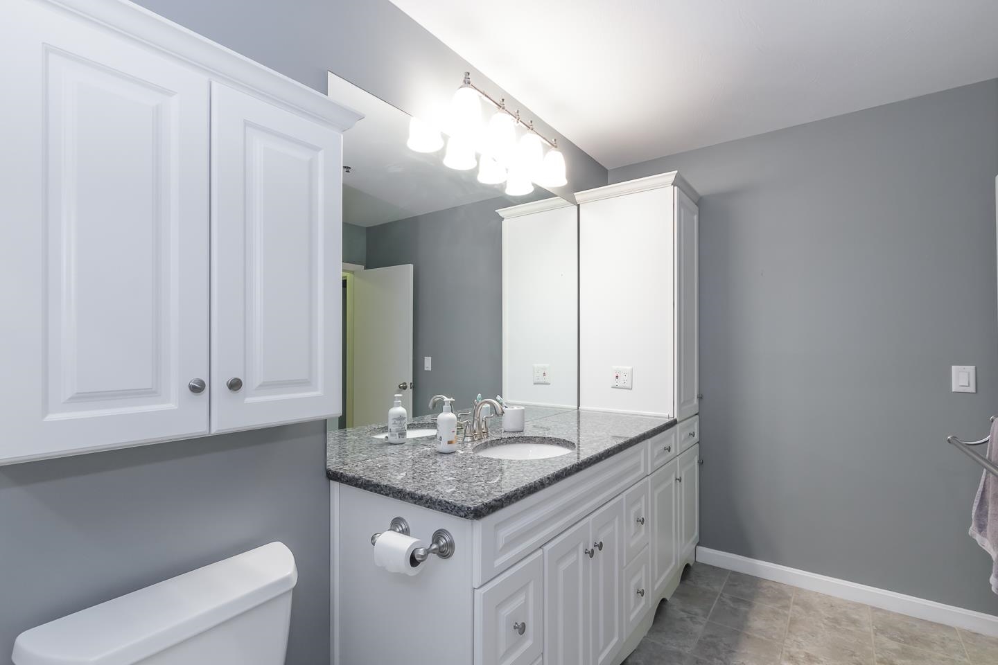 5 Tsienneto Road, Unit 210 Derry, NH 03038 - Photo 14 of 33 Gallery Image 14