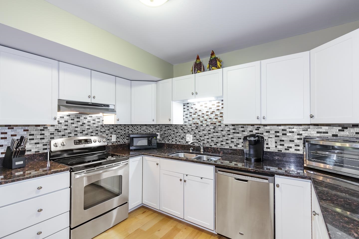 5 Tsienneto Road, Unit 210 Derry, NH 03038 - Photo 2 of 33 Gallery Image 2