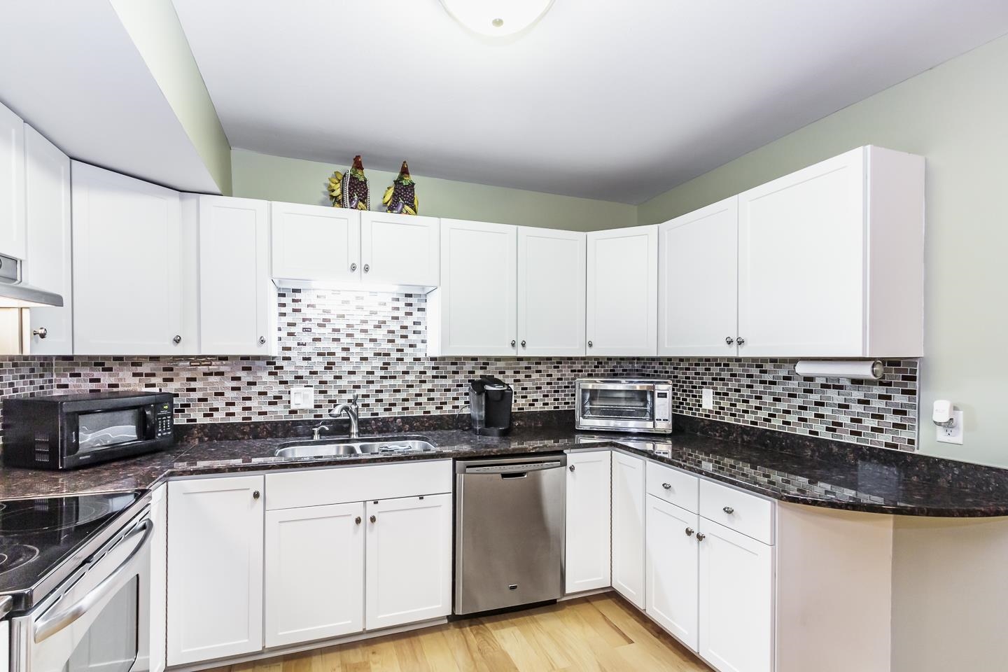 5 Tsienneto Road, Unit 210 Derry, NH 03038 - Photo 3 of 33 Gallery Image 3