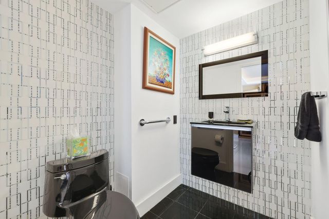 $1,930,000 | 5500 Collins Avenue, Unit 1704, Miami Beach, FL 33140