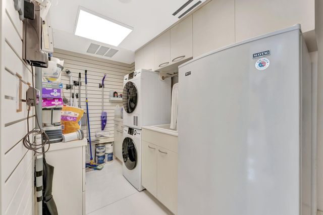 $1,930,000 | 5500 Collins Avenue, Unit 1704, Miami Beach, FL 33140